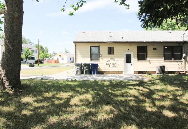 Building Photo - 2 Bed/1 Bath Duplex in Central Richland
