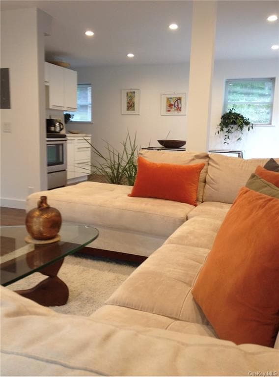 Building Photo - 968 Elting Rd