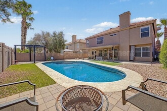 Building Photo - 3236 E Hiddenview Dr