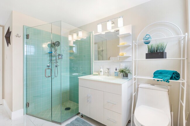 Building Photo - 4385 E Pso Caroleta