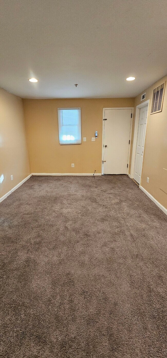 Building Photo - 219-1/2 E North Ave-Apt B