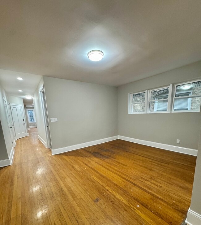 Building Photo - 1727 W Bryn Mawr Ave