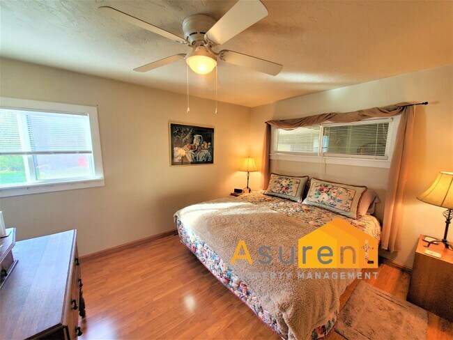 Building Photo - Charming Updated Fully Furnished Rental Av...