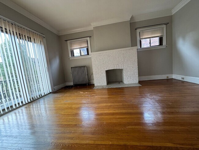 Building Photo - 2773 Hampshire-Unit 8