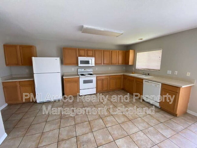 Building Photo - 6955 Lake Eaglebrooke Dr