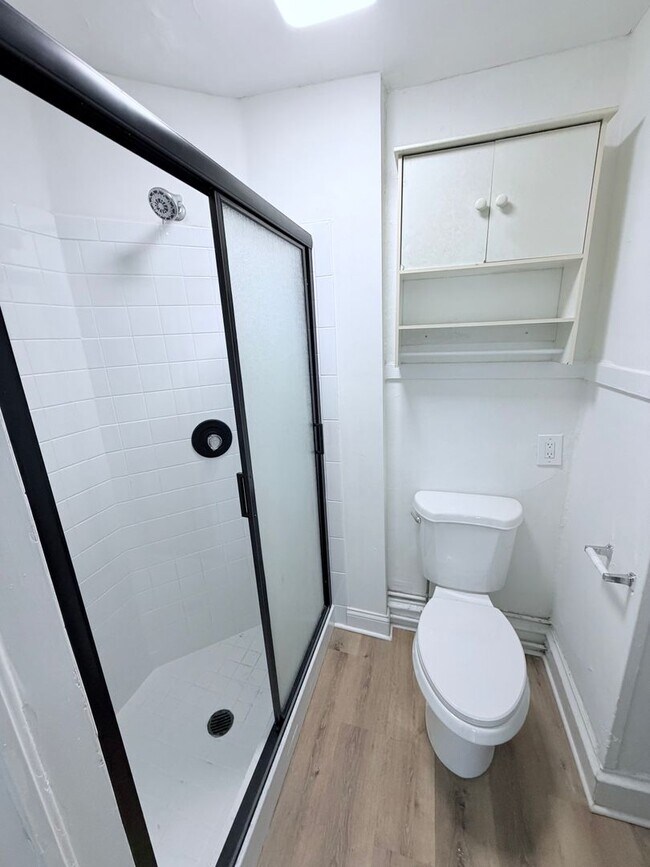 Building Photo - 3101 NE Tyler St