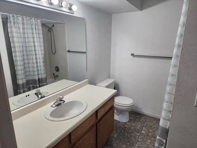 Building Photo - 99 N 1850 W