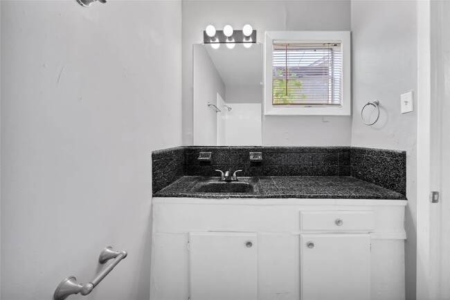 Building Photo - 5532 Eskridge St