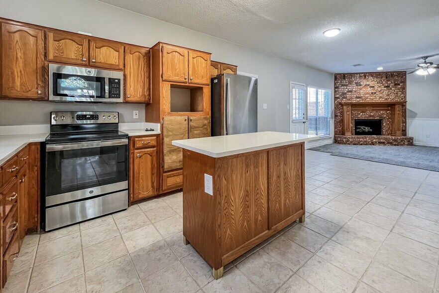 Building Photo - 6902 Graham Dr