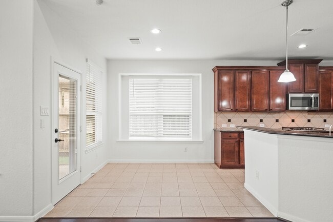 Building Photo - 10011 Western Pine Trail