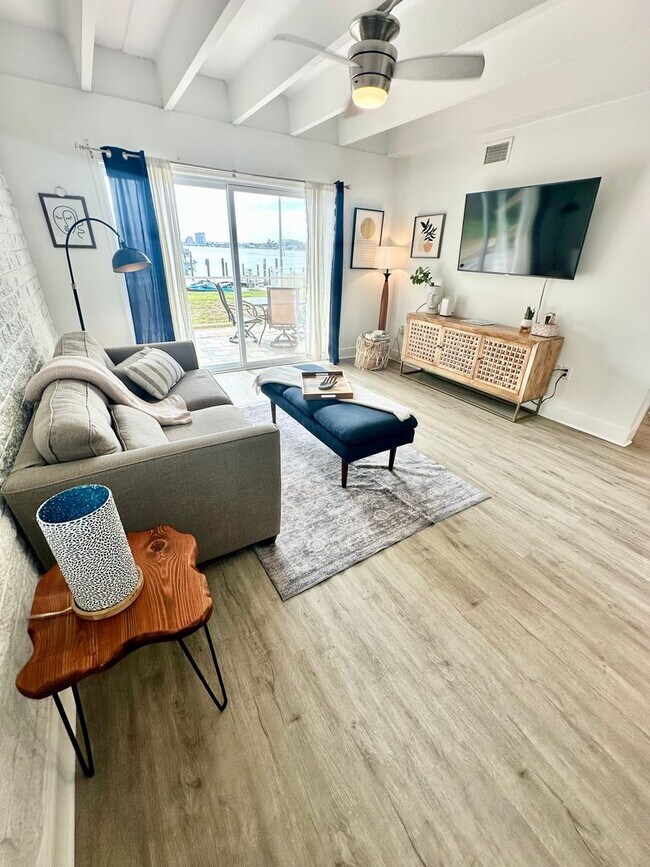 Building Photo - 334 Bluefish Dr