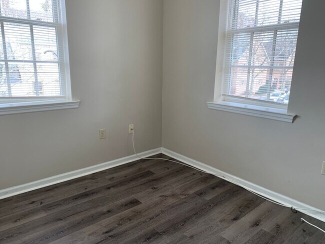 Building Photo - 2 BEDROOM APT-MAIN ST BETHLEHEM