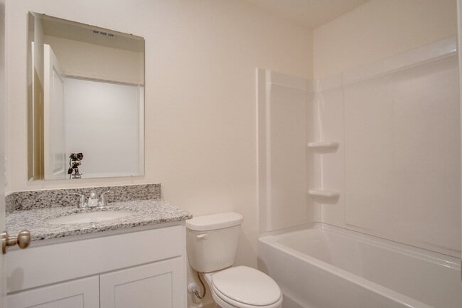 Building Photo - Limited Time: $500 Off First Month’s Rent!...
