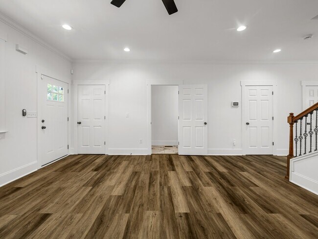 Building Photo - 214 Averill St