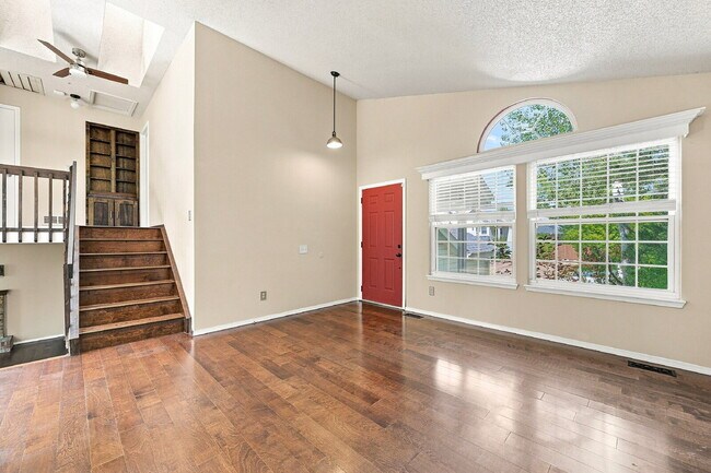 Building Photo - $3,048.95 with $300 Cleaning Voucher, 3 Beds - 2 Bath, Single Family Home in Highlands Ranch with...