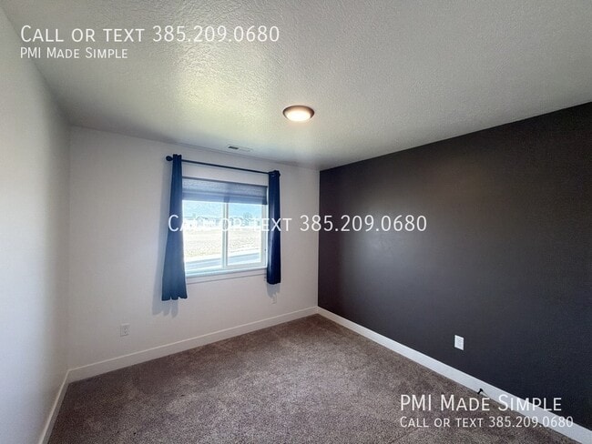 Building Photo - 3621 Sparrow Ln