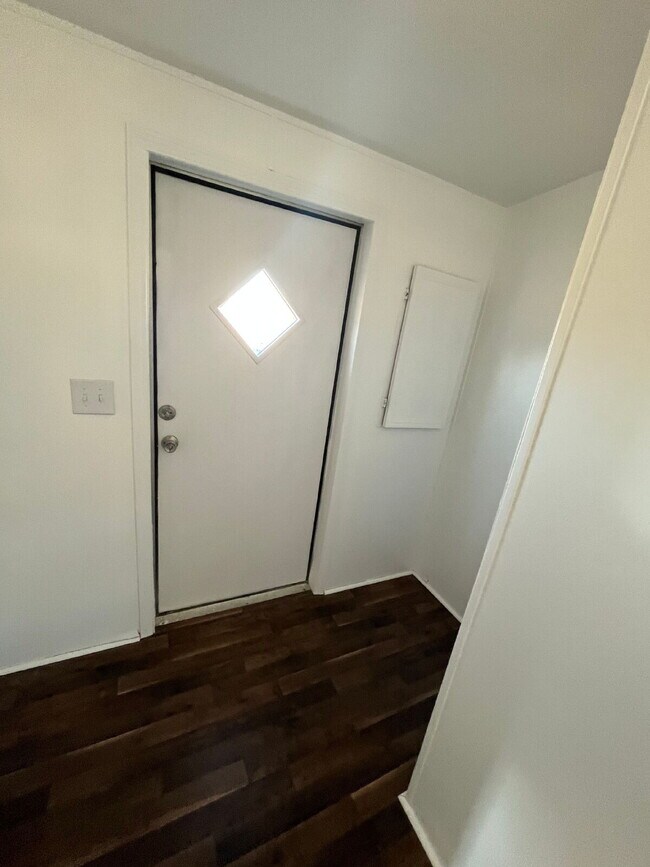 Building Photo - 2 Bedroom, 2 Bathroom Singlewide in Shady Creek Mobile Estates *LAWN CARE INCLUDED* Pikeville sch...