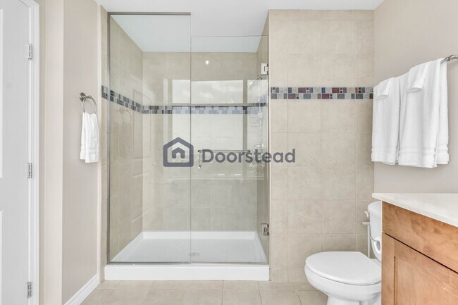 Building Photo - 475 Redwood St