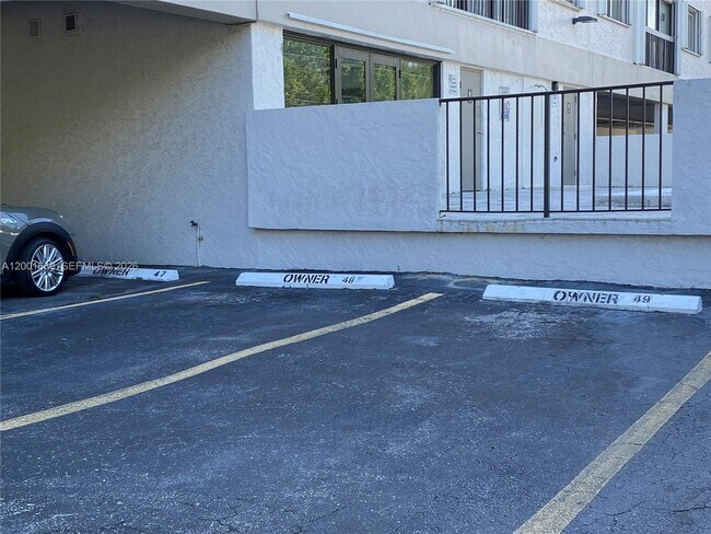 Building Photo - 255 Galen Dr