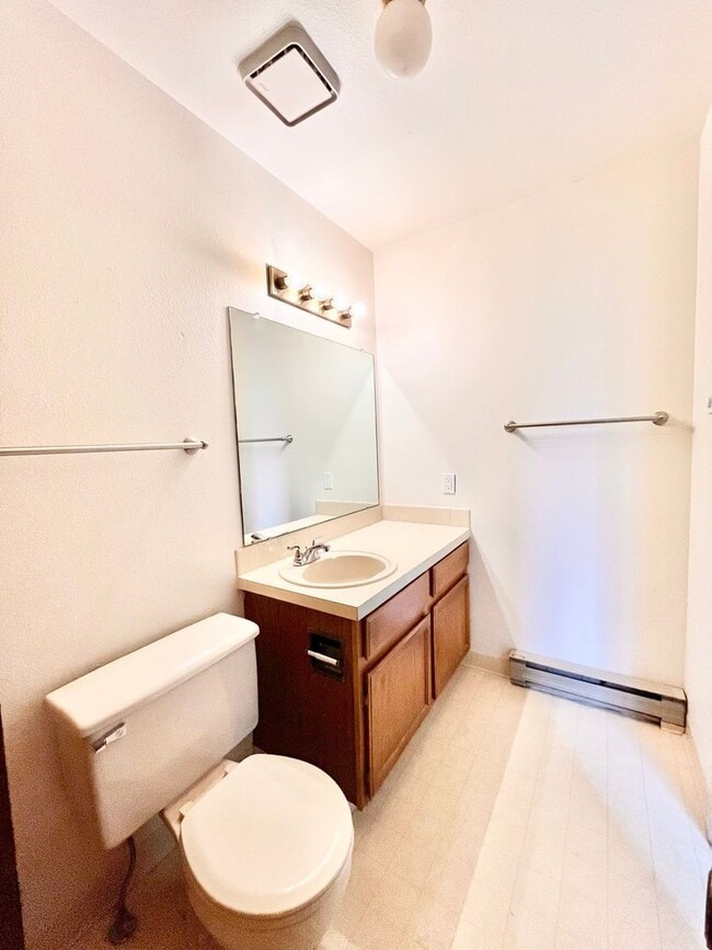 Building Photo - Spacious & Beautiful 1 Bedroom- 1.5 Bath with a Loft in Fort Collins, CO