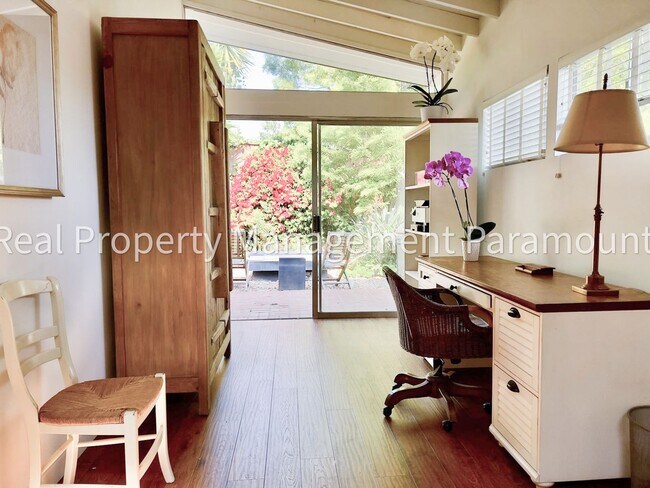 Building Photo - Furnished Brentwood Hills Retreat with Tim...