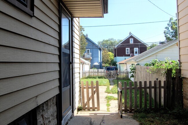 Building Photo - 3224 S Springfield Ave