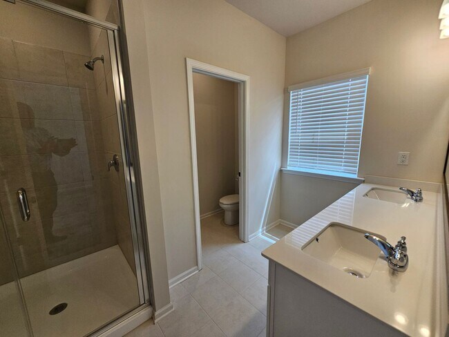 Building Photo - Like New Townhome in Mint Hill