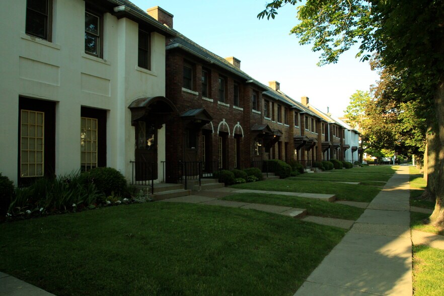 Building Photo - 608 Elmwood Ave