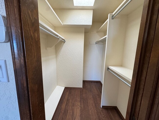 Building Photo - Glenwood Hills Luxury Home