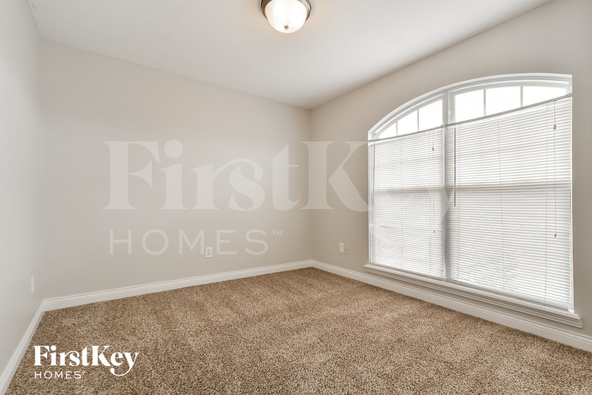 Building Photo - 1983 Collingwood Dr