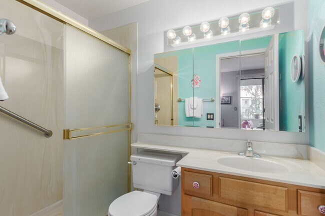 Building Photo - Two bedroom condo