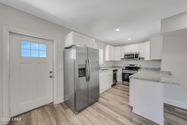 Building Photo - 3904 Ocean View Dr