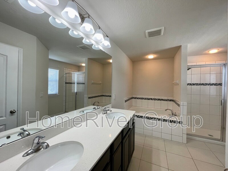 Building Photo - 11310 Leland Groves Dr