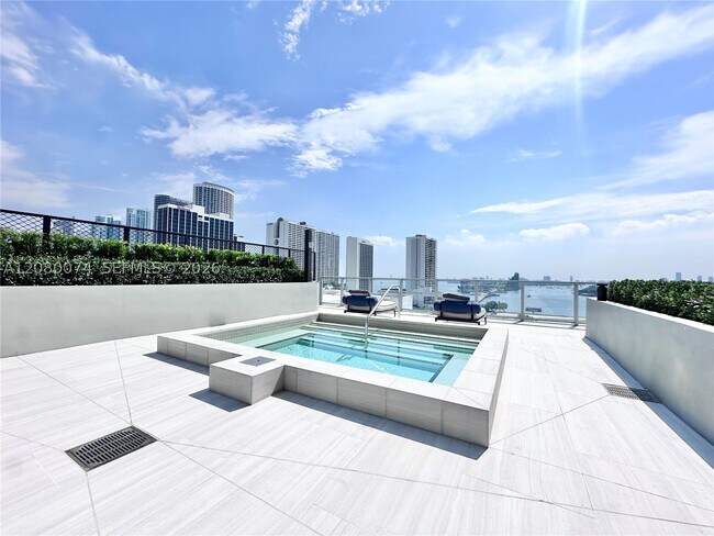 Building Photo - 1400 Biscayne Blvd