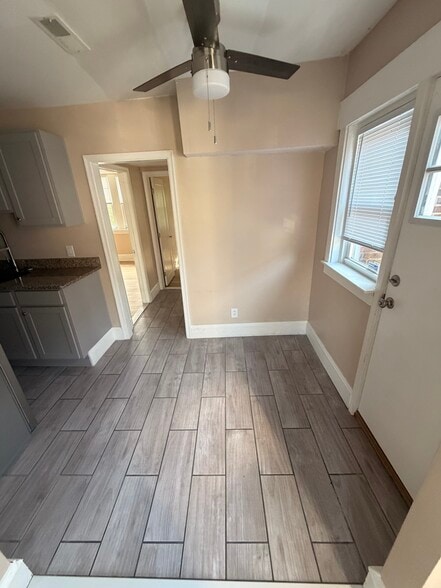 Building Photo - 204 W 35th St
