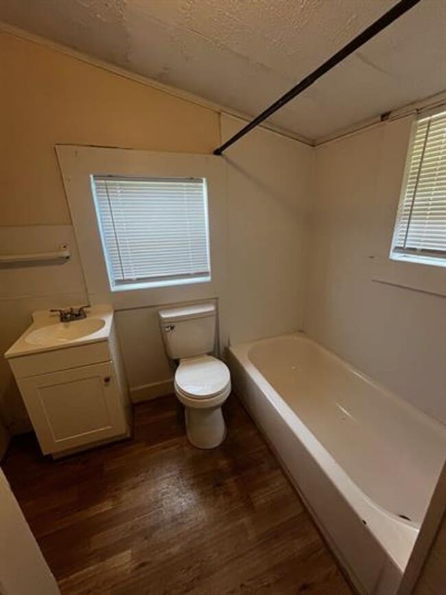Building Photo - 408 Hiley St