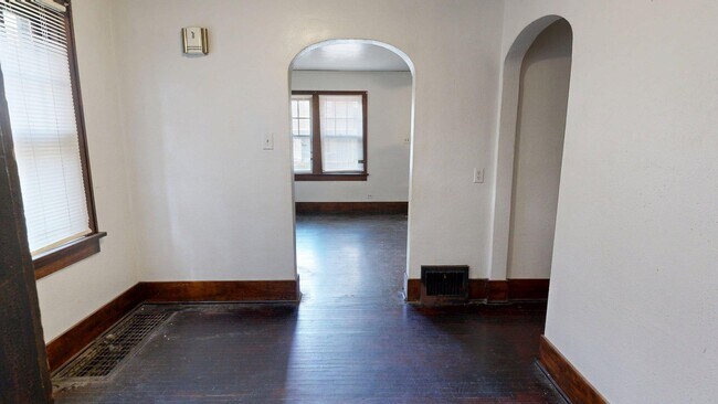 Building Photo - 1537 W William St