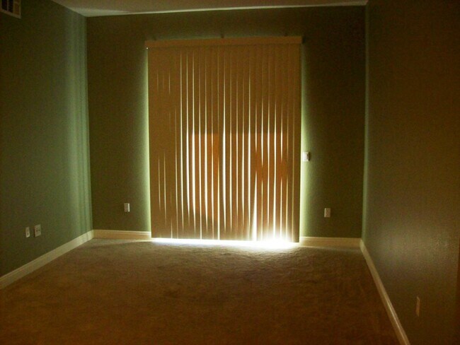 Building Photo - Upgraded 4th floor unit in upscale guard gated community just South of the Strip