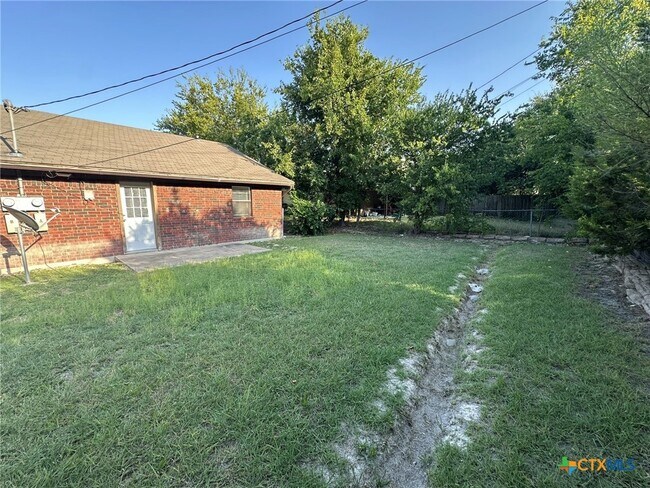 Building Photo - 811 N 5th St