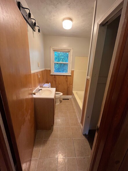 bathroom - 307 Forest Hills Dr