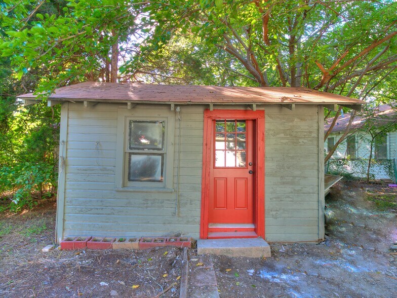 Primary Photo - 1004 NW 32nd St