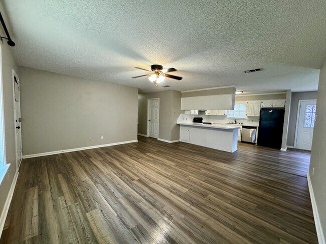 Building Photo - 26 Alexis Dr