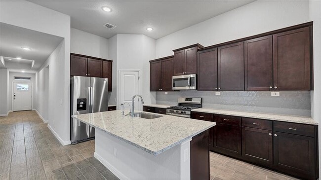 Building Photo - 1941 Colonial Ave