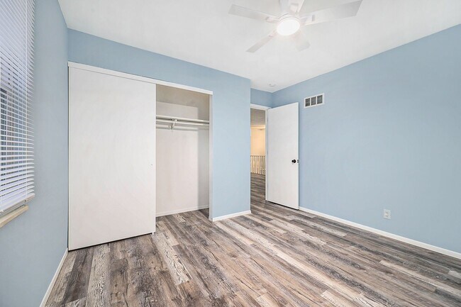 Building Photo - ****AVAILABLE NOW**** Huge Independence Du...
