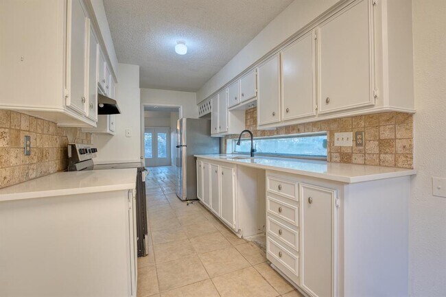 Building Photo - 5860 Sampley Way