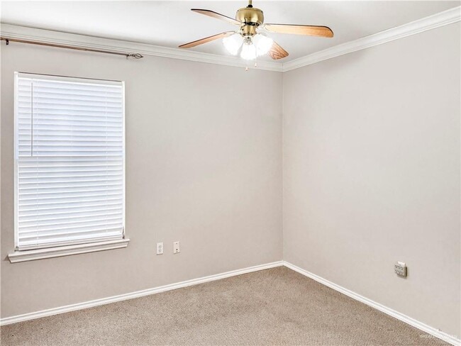 Building Photo - 2117 Andrea Ave
