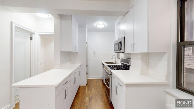 Building Photo - 20 Beekman Pl