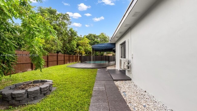 Building Photo - 740 Beachwood Ln