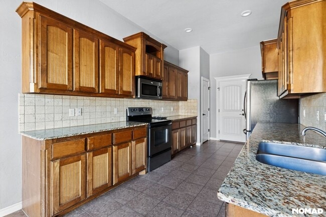 Building Photo - 941 NE 30th St