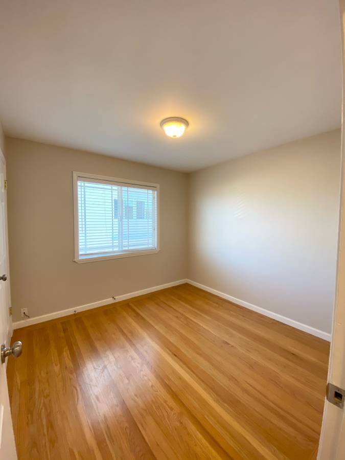 Smaller Bedroom - 601 N Amphlett Blvd